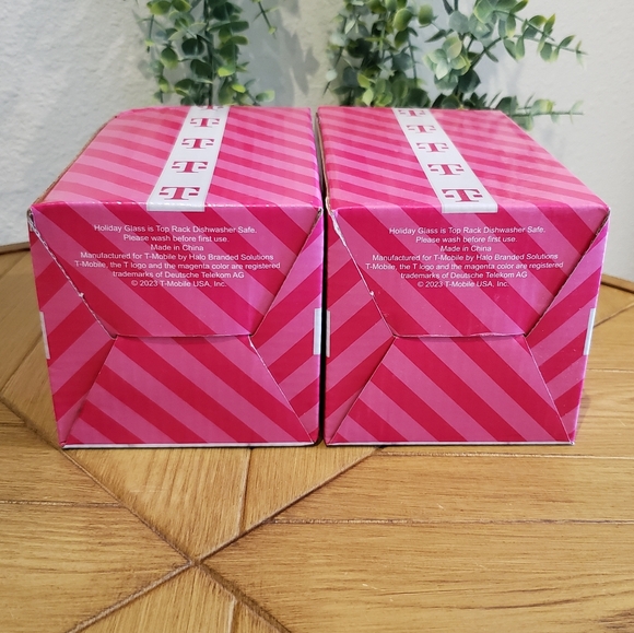 Set of 2 T-Mobile Holiday Collectible Etched 16oz Glasses (2023) NEW! - Picture 11 of 14